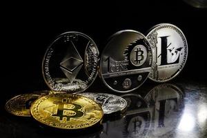 digitale kryptowährungen bitcoin ethereum litecoin foto