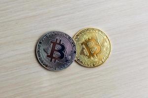 Gold- und Silber-Bitcoins foto