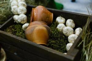 Dorfleben alter Topf, Mais- und Knoblauchknoblauchton, Tonkrug foto