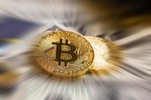 golden bitcoins haufen konzeptionelles bild für kryptowährung foto