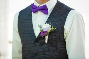 Ansteckblume für den Bräutigam, Bräutigam-Stil foto