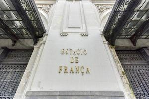 eingang zur estacion de francia, einem großen bahnhof in der stadt barcelona die estacion de franca ist der zweitgrößte bahnhof der stadt foto