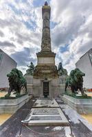 Die Kongresssäule ist eine monumentale Säule in Brüssel, Belgien, die an die Schaffung der Verfassung durch den Nationalkongress zwischen 183031 erinnert foto