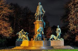 bismarck-denkmal im teirgarten berlin gewidmet prinz otto von bismarck foto