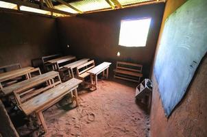 klassenzimmer der afrikanischen grundschule foto