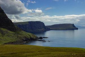 Ozeanküste am Leuchtturm Neist Point, Schottland foto