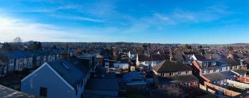 schöne luftaufnahme der stadt luton city of england kurz vor sonnenuntergang foto