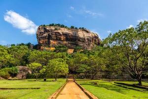 sigiriya oder löwenfelsen - alte felsenfestung, dambulla, zentrale provinz, sri lanka foto