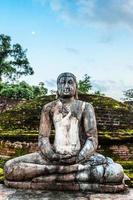 Meditierende Buddha-Statue in der antiken Stadt Polonnaruwa, Nord-Zentralprovinz, Sri Lanka