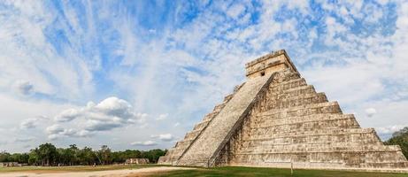 tempel von kukulcan oder das schloss, das zentrum der archäologischen stätte chichen itza maya, yucatan, mexiko foto