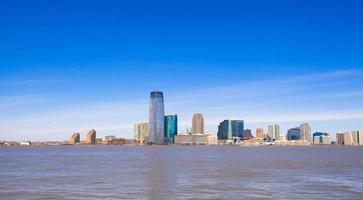 Blick auf die Freiheitsstatue vom Battery Park foto