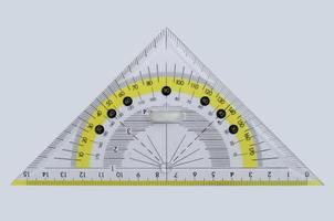 Geodreieck isoliert auf weißem Hintergrund foto