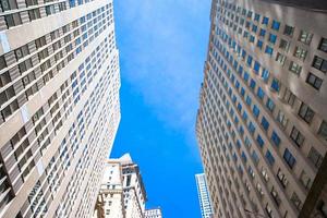 New Yorker Wolkenkratzer blicken nach oben foto