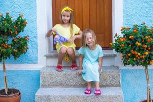 entzückende kleine Mädchen während der Sommerferien foto