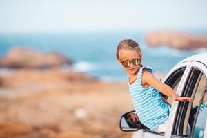 Familie im Urlaub. sommerferien- und autoreisekonzept foto