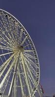 Riesenrad im Park in der Innenstadt von Miami bei Sonnenuntergang foto