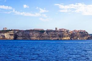 Blick auf die schöne Stadt Bonifacio, Korsika, Frankreich foto