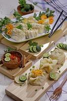 indonesische siomay Vorspeise mit Erdnusssauce foto