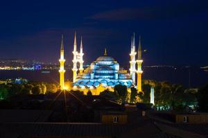 Blaue Moschee bei Sonnenuntergang in Istanbul, Türkei, Stadtteil Sultanahmet foto