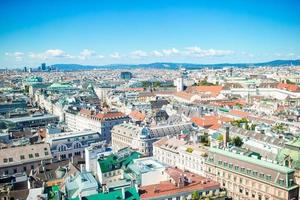 ansicht von st. stephansdom über dem stephansplatz in wien, hauptstadt von österreich an einem sonnigen tag foto