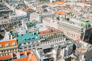 ansicht von st. stephansdom über dem stephansplatz in wien, hauptstadt von österreich an einem sonnigen tag foto