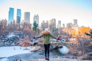 entzückendes Mädchen im Central Park in New York City foto