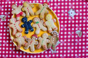 trauriges weihnachten verbrannter lebkuchenmann foto