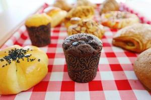 Schokoladenmuffinbrot hat eine braune Farbe foto