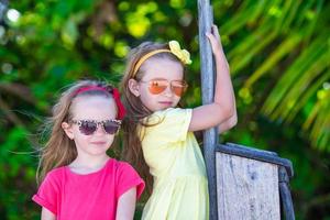 entzückende kleine Mädchen während der Sommerferien foto