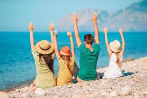 junge familie im urlaub hat viel spaß foto