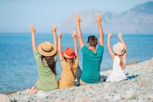 junge familie im urlaub hat viel spaß foto