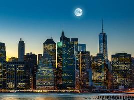 Mond über Manhattan foto