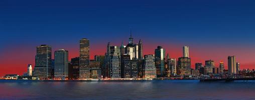 Manhattan in New York City bei Nacht foto