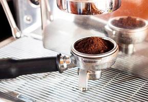 Espresso in einer Kaffeemühle