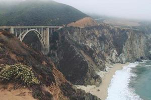 ikonische Bixby-Brücke bei Big Sur foto