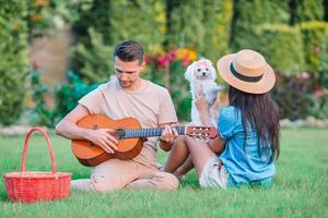 junge paar touristen genießen im sommerurlaub foto