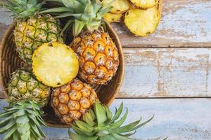 Draufsicht auf Ananas foto