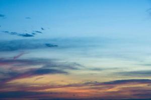 der Himmel bei Sonnenuntergang foto