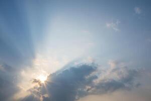 der Himmel bei Sonnenuntergang foto