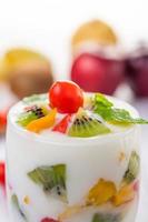 Fruchtjoghurt-Smoothie in klarem Glas