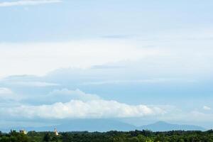 der Himmel und die Wolken foto