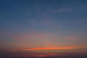 der Himmel bei Sonnenuntergang foto