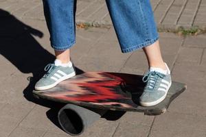 Frauen an Deck für Balance Board. foto