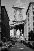 Manhattan-Brücke, gesehen von Dumbo, New York foto