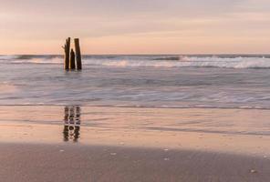 am frühen Morgen am Meer foto