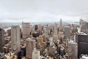 eine luftaufnahme über manhattan in new york city foto