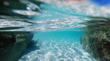 sardinien kristallwasser unterwasseransicht beim tauchen foto