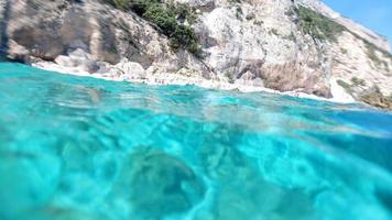 sardinien kristallwasser unterwasseransicht beim tauchen foto