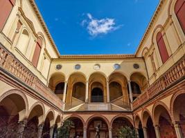 bologna piazza maggiore archäologisches museum platzansicht foto