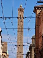 bologna italien mittelalterliche turmansicht foto